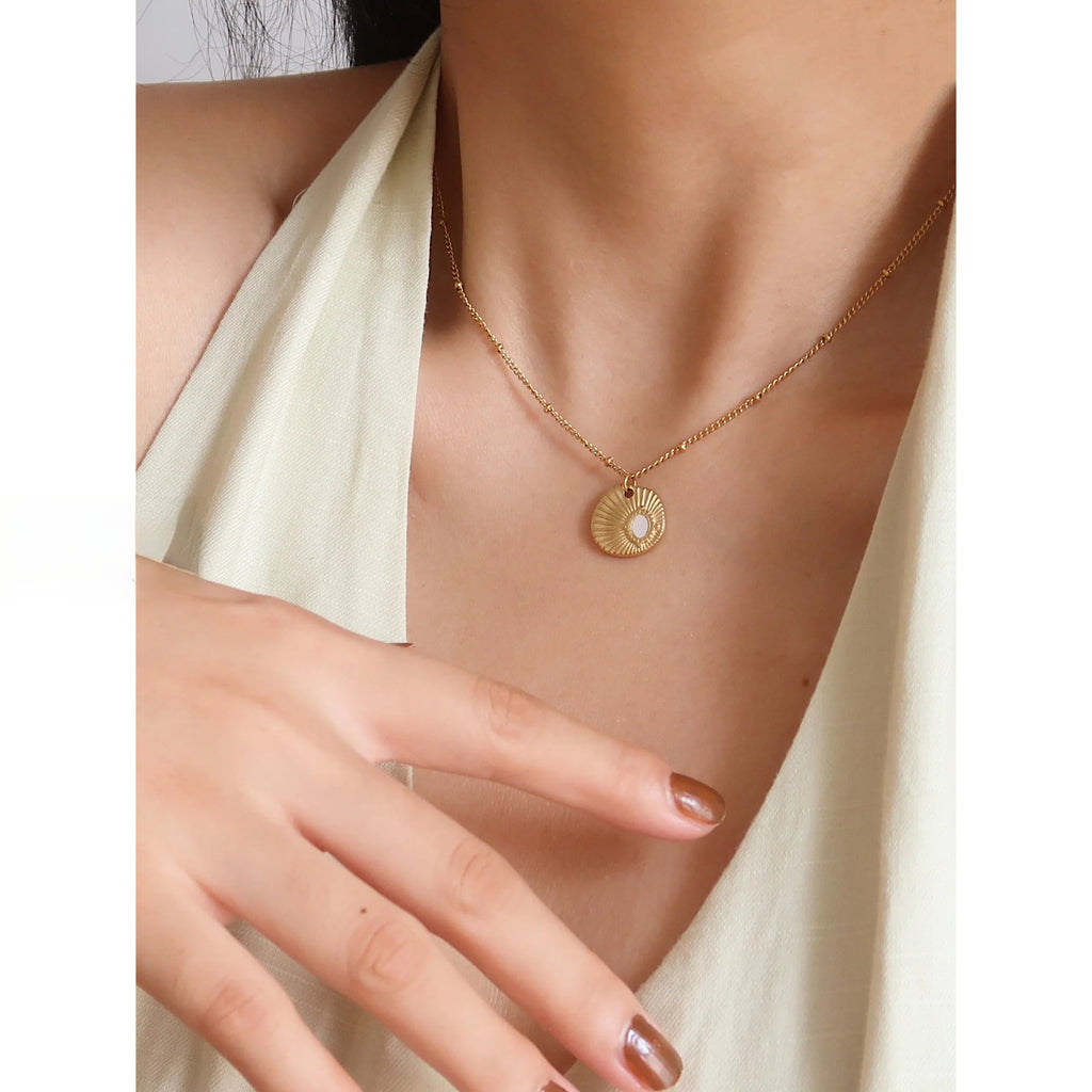 Gold Shell Pendant Necklace | 18K Titanium Steel Collarbone Chain