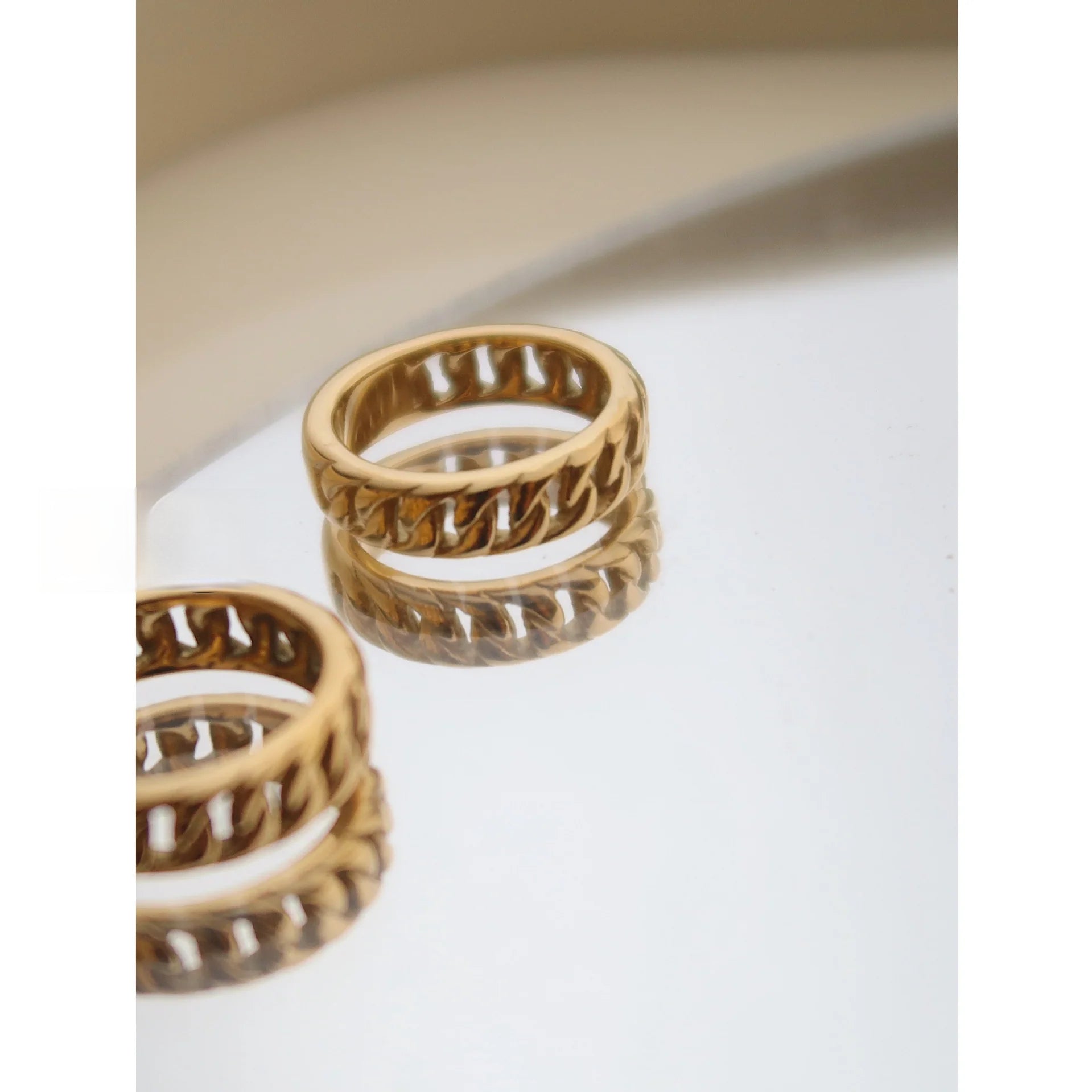 18K gold chain ring for women on model