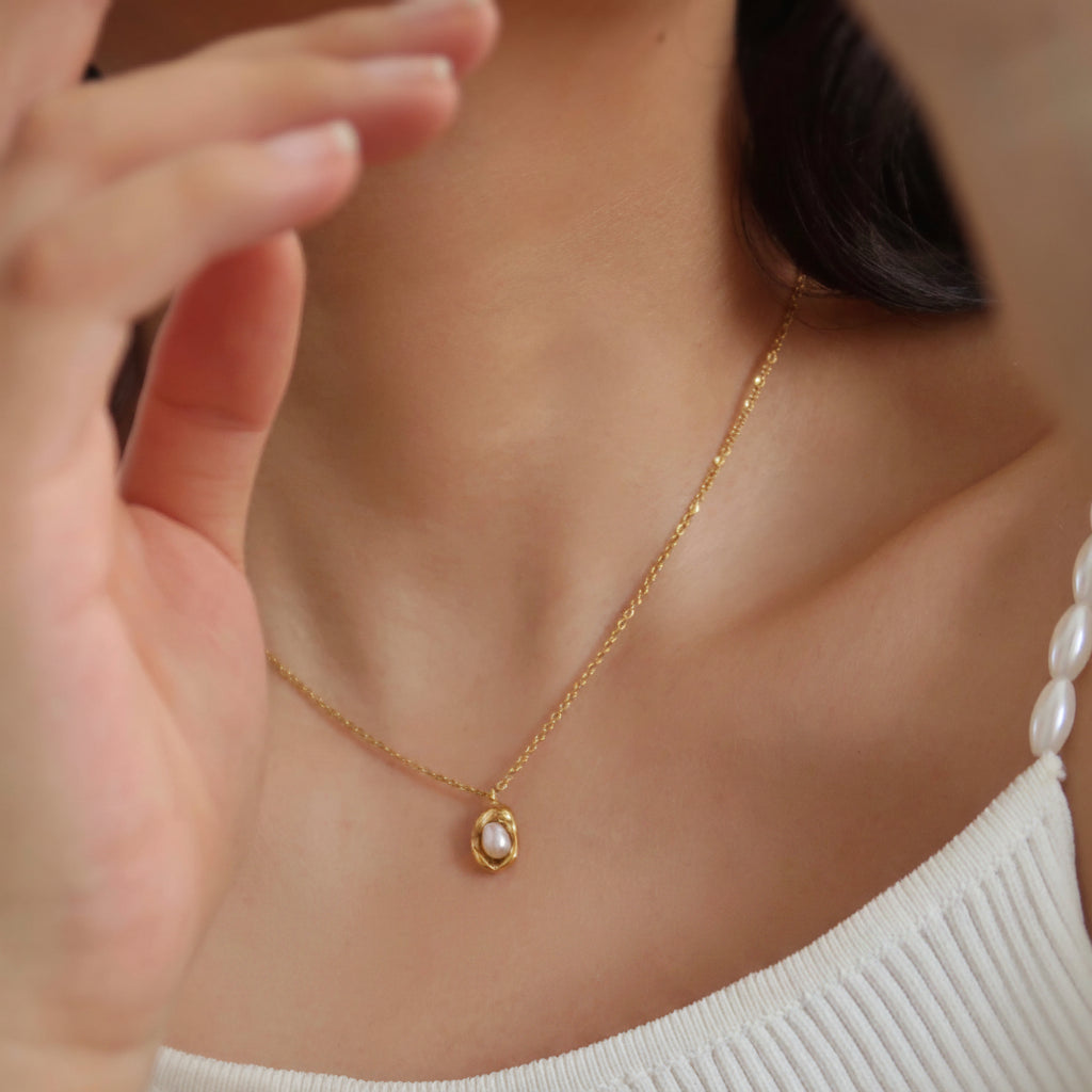Natural Freshwater Pearl Necklace – 18K Gold Titanium Steel Clavicle Chain