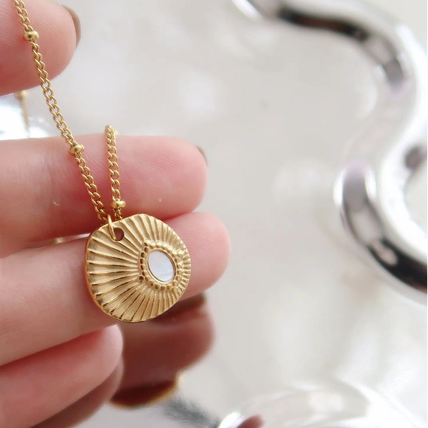 Gold Shell Pendant Necklace | 18K Titanium Steel Collarbone Chain