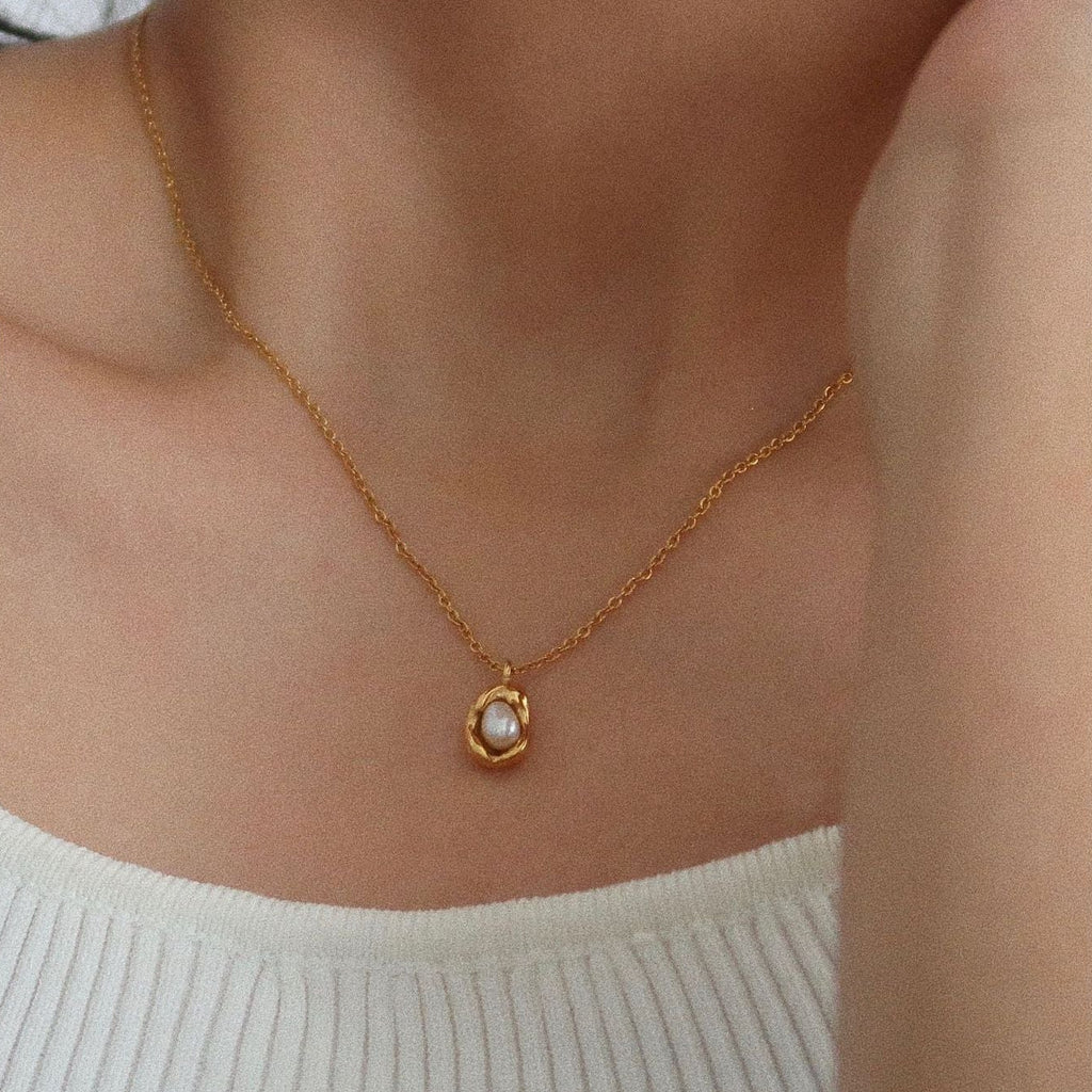 Natural Freshwater Pearl Necklace – 18K Gold Titanium Steel Clavicle Chain