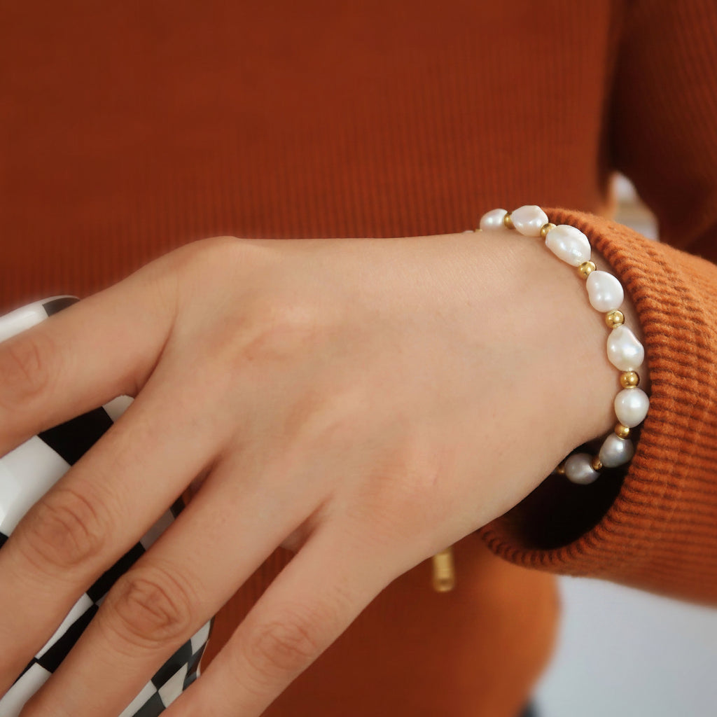 Unique organic shape and high luster of genuine baroque pearls on gold bracelet2