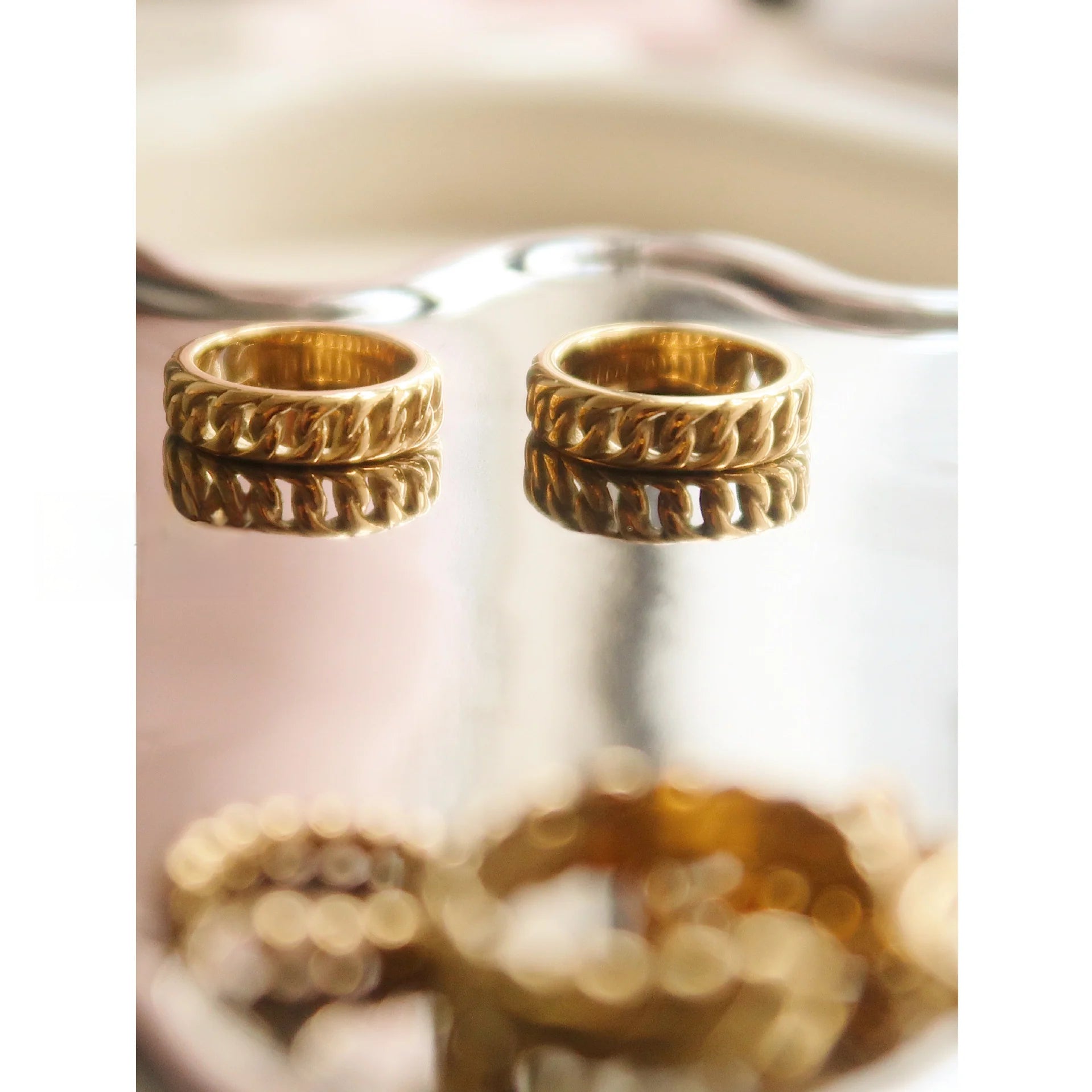 18K gold chain ring for women on model