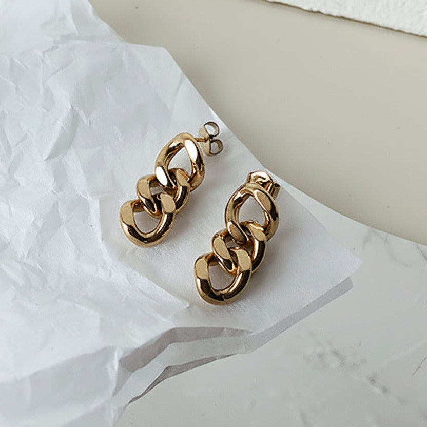 Minimalist U-shape titanium steel gold earrings detail