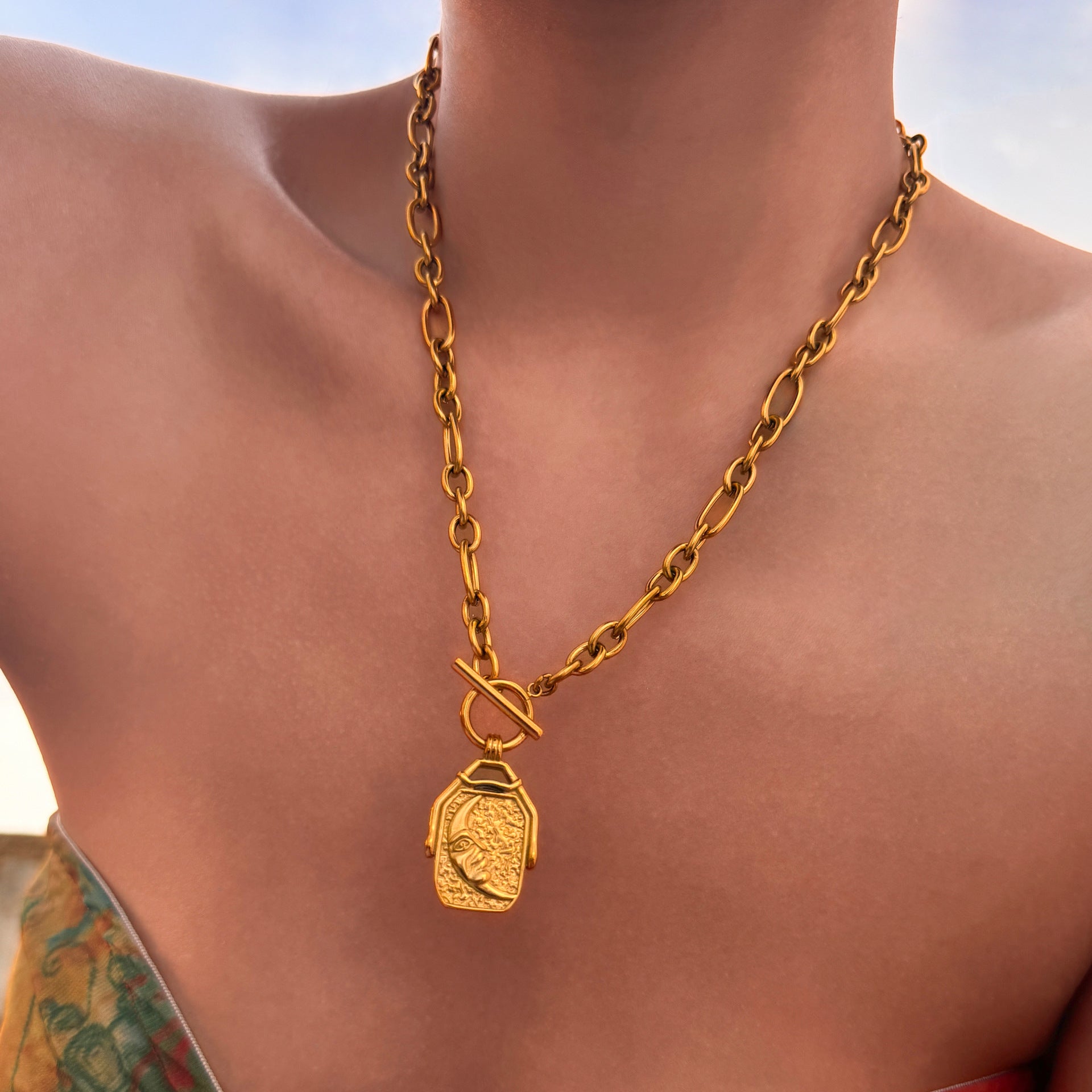 Sun & Moon Double-sided pendant| 18K Gold PVD Titanium Steel