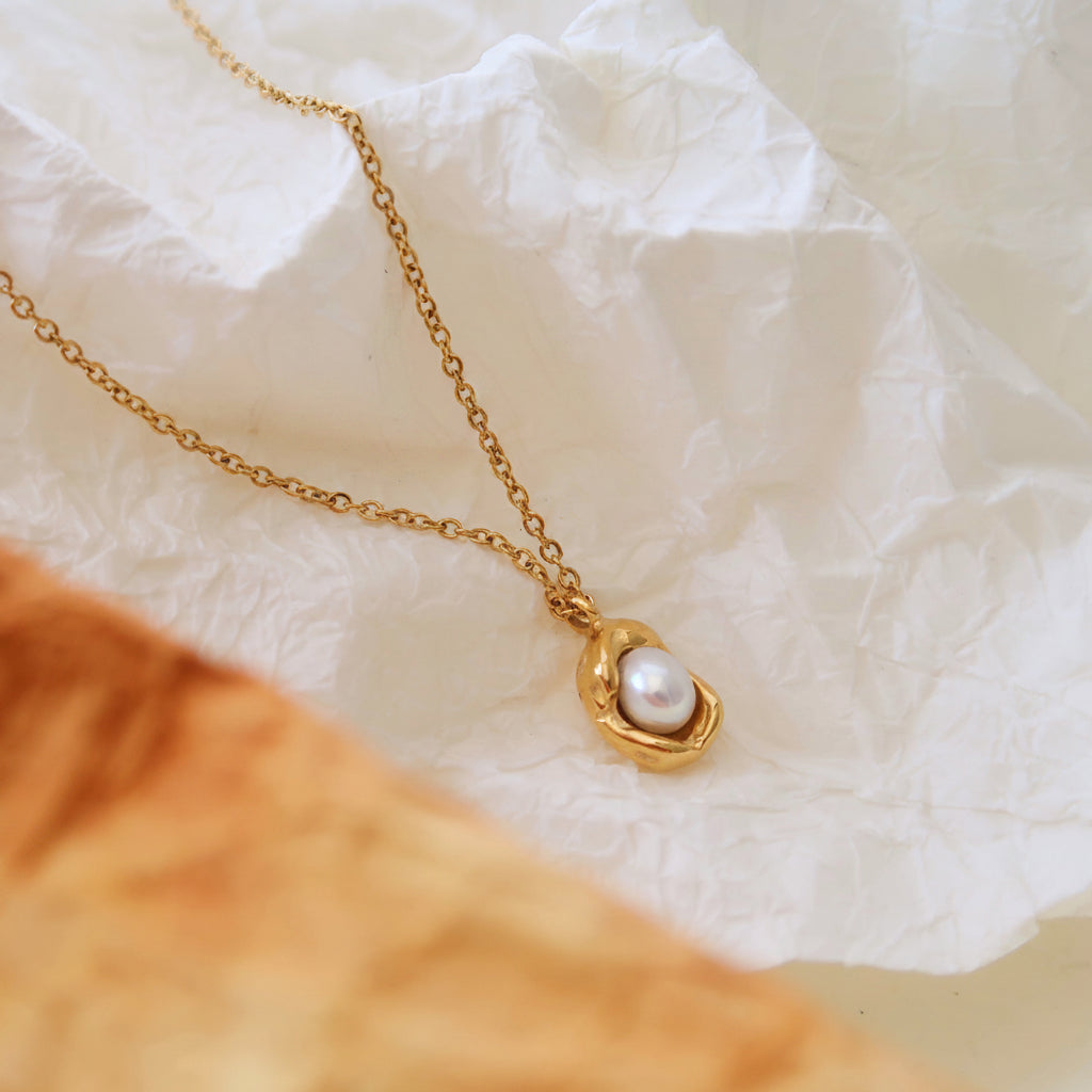Natural Freshwater Pearl Necklace – 18K Gold Titanium Steel Clavicle Chain