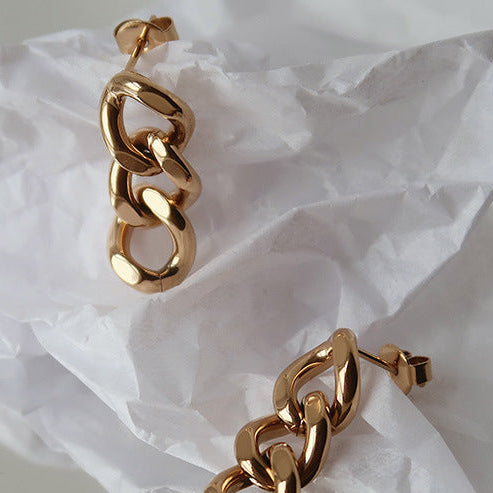 Minimalist U-shape titanium steel gold earrings detail