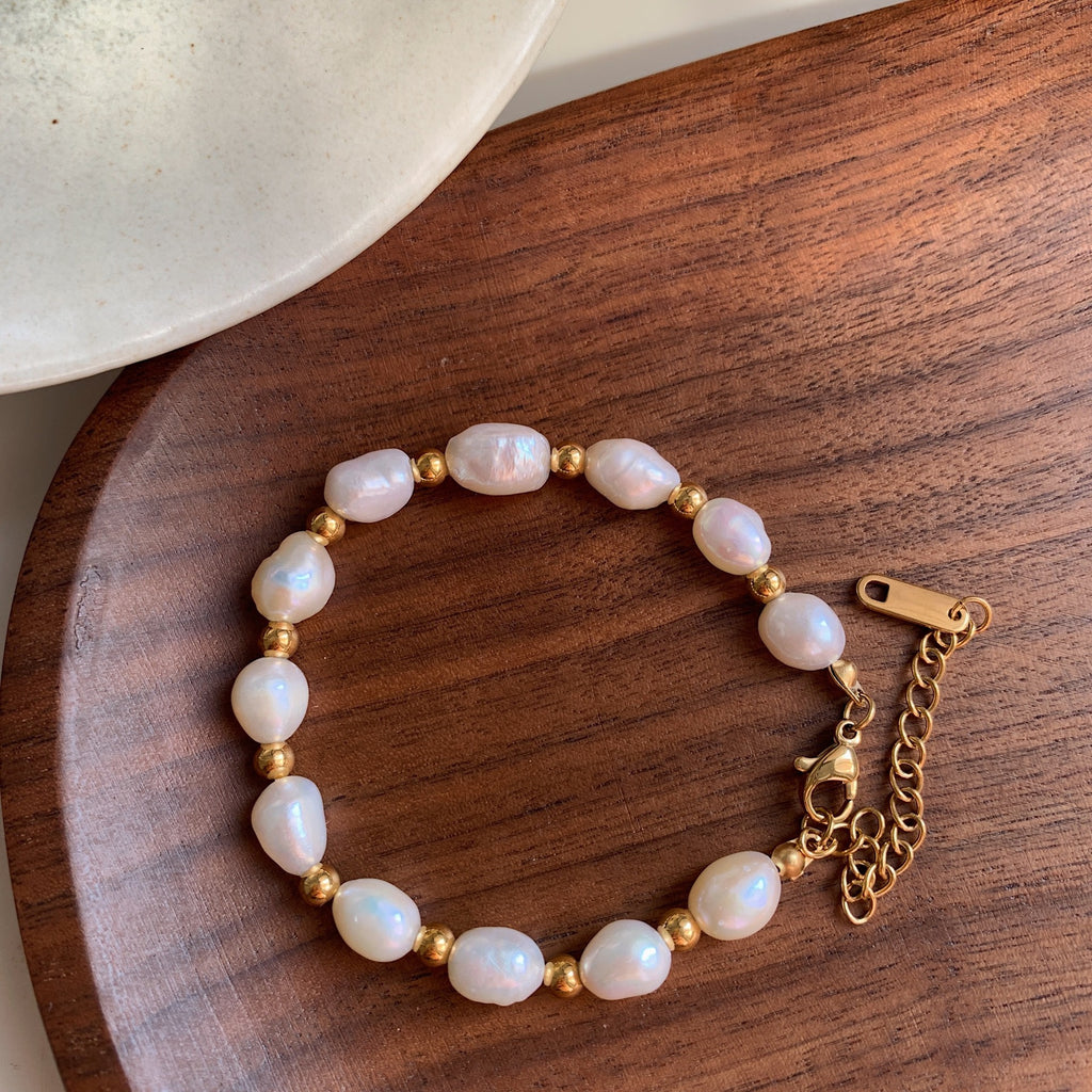 Durable 18K gold plated clasp and 5cm adjustable extension chain of pearl bracelet