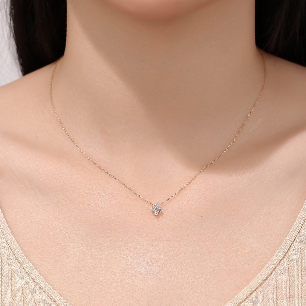 lucky-four-leaf-clover-925silver-gold-necklace-on-model