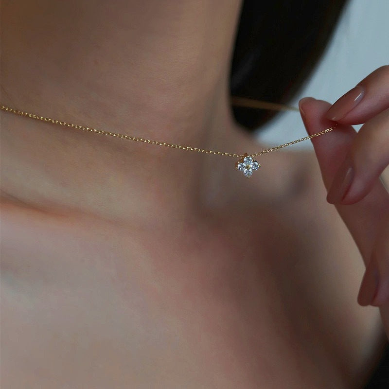 Model wearing minimalist lucky clover silver necklace。